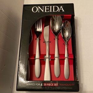 Oneida Tranquility 20 pc. Flatware Set. NIB